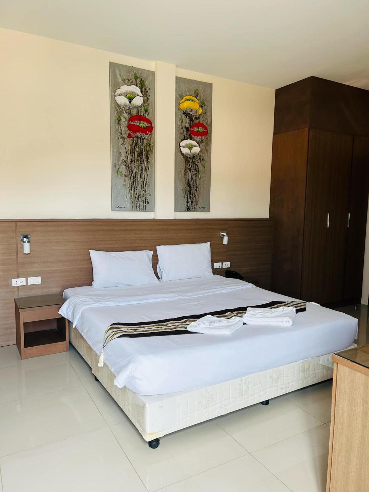 Royal Waves Hotel Patong ภายนอก รูปภาพ