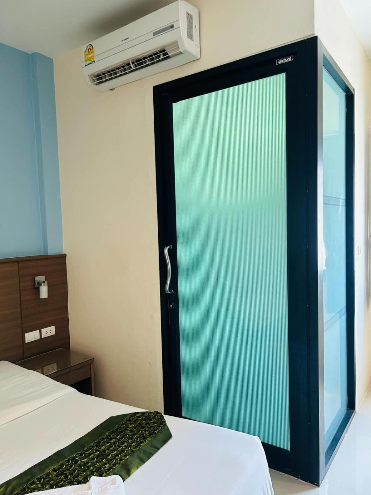 Royal Waves Hotel Patong ภายนอก รูปภาพ