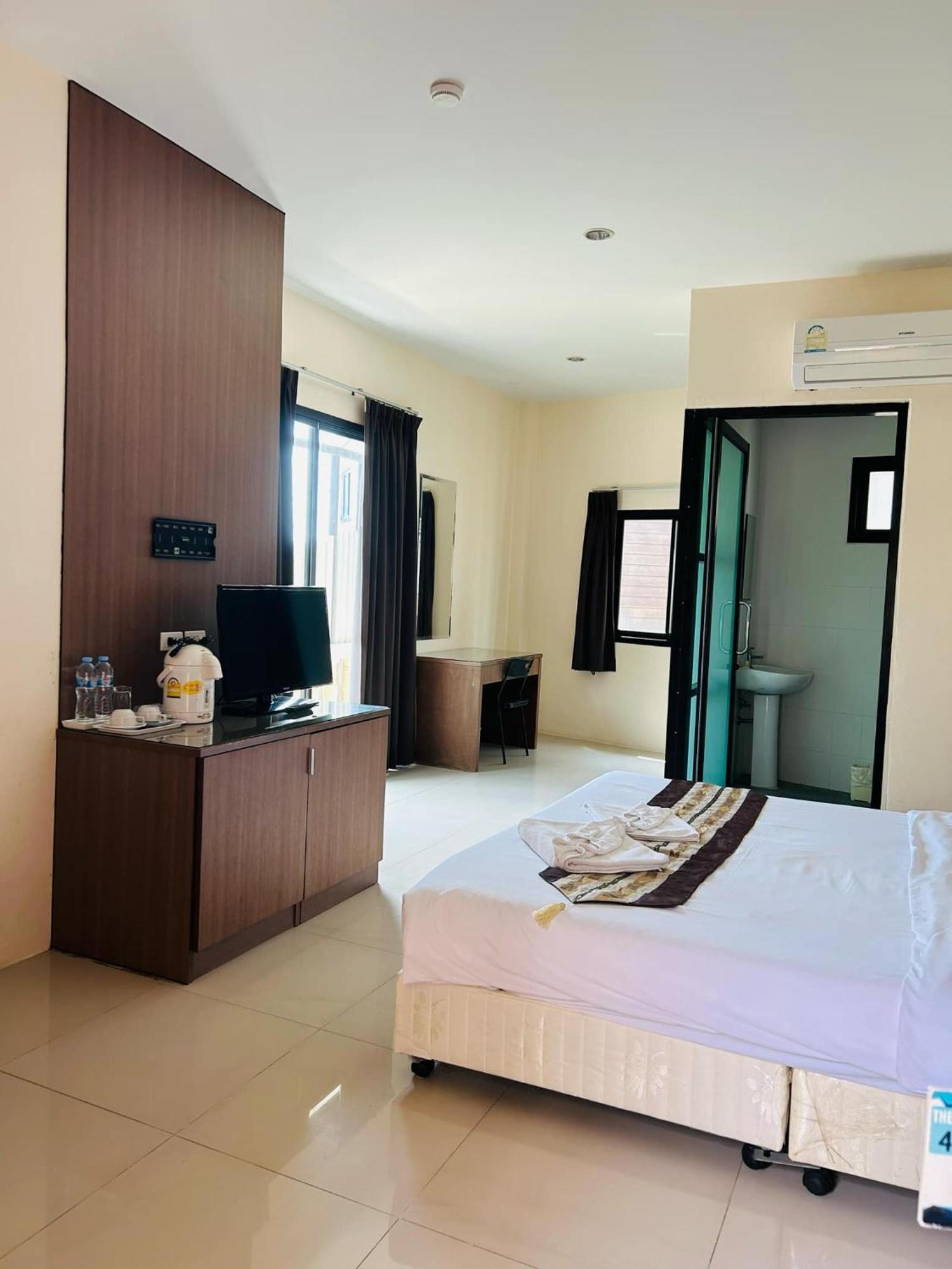 Royal Waves Hotel Patong ภายนอก รูปภาพ