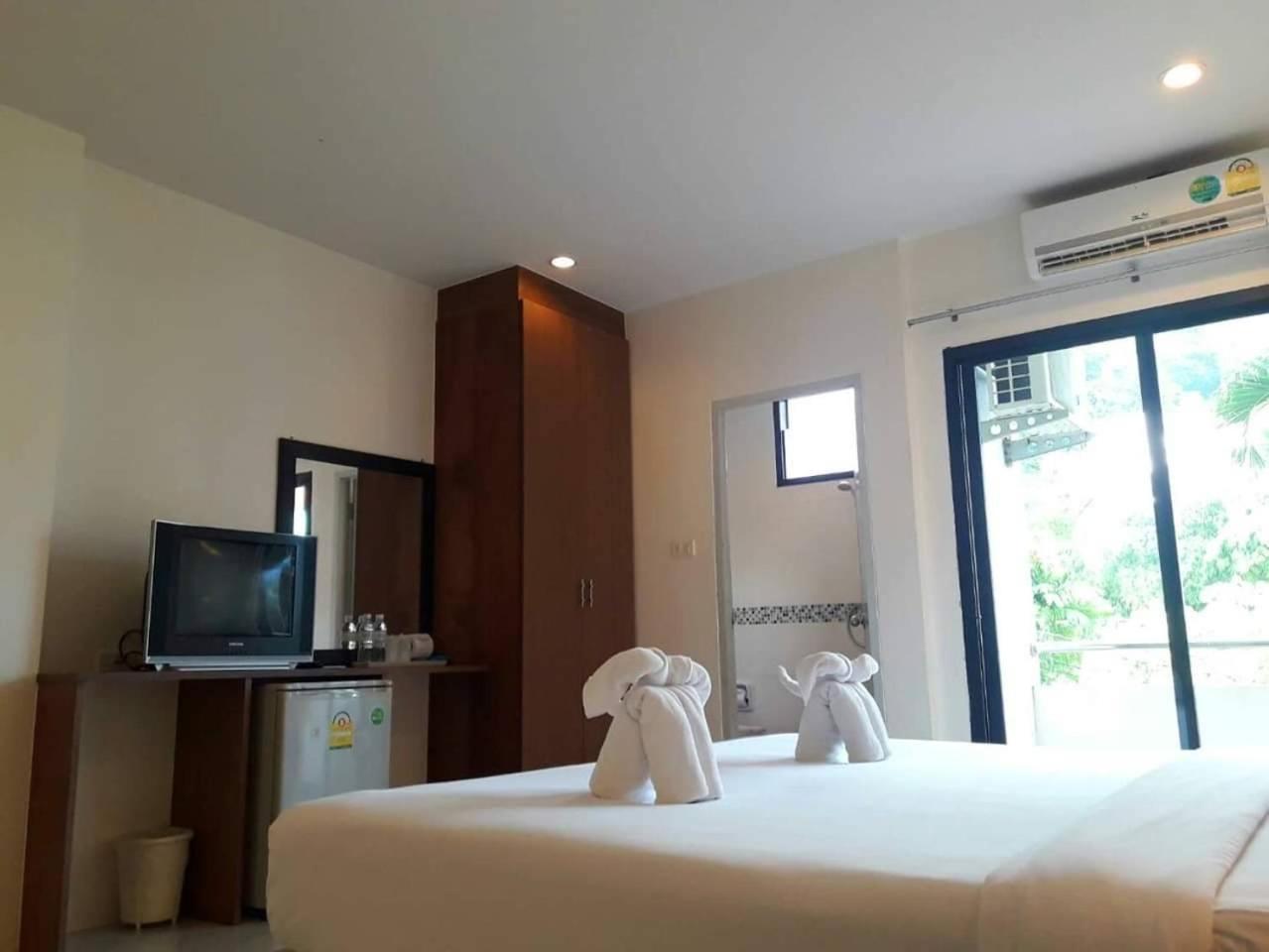 Royal Waves Hotel Patong ภายนอก รูปภาพ