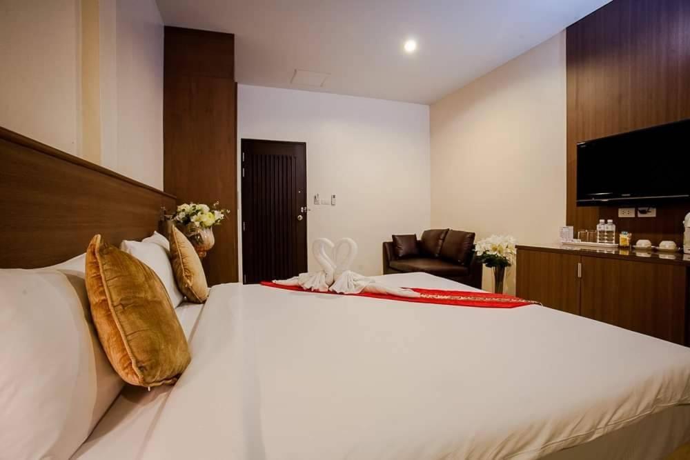 Royal Waves Hotel Patong ภายนอก รูปภาพ